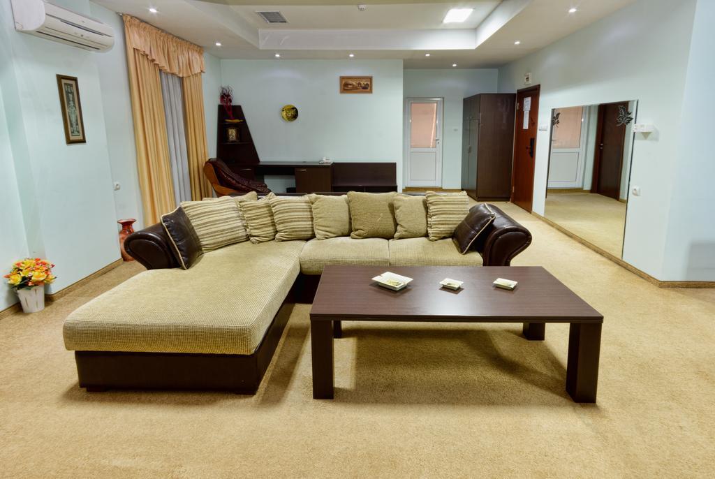 Hotel Afrodita Plovdiv Buitenkant foto